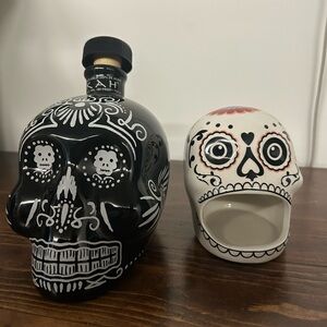Black and White Skull Bottle and Holder Set